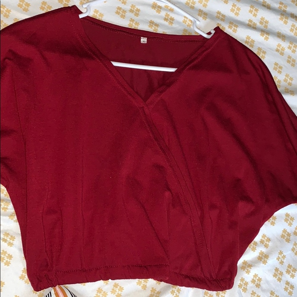 V-neck crop top/blouse